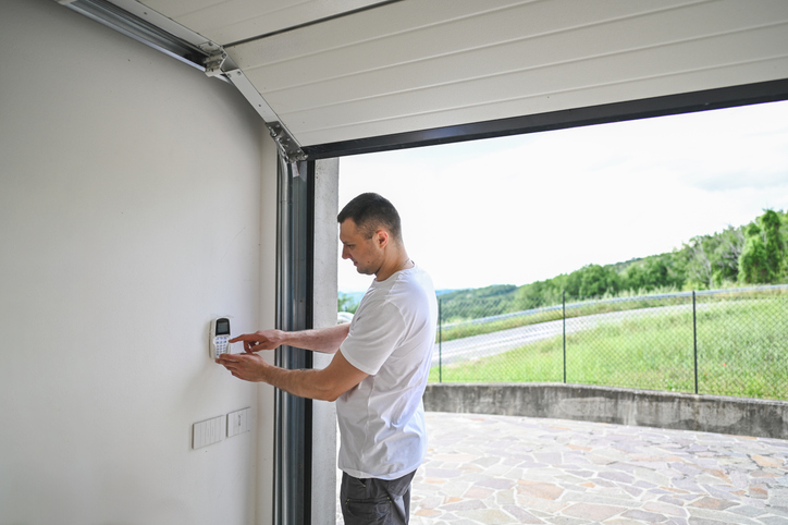 Expert Tips for Scheduling Commercial Garage Door Maintenance Services