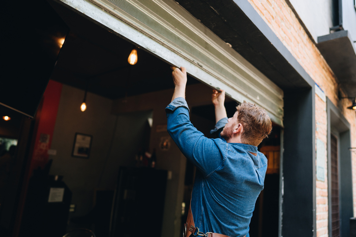 What to Expect When Installing a Commercial Overhead Door Installation